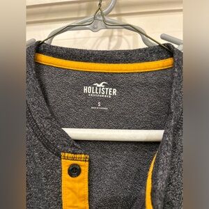 HOLLISTER men’s gray short sleeve tshirt size small